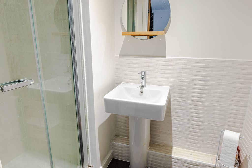 Additional image 12 of 2 bed flat for saleCable Place, Leeds LS10
