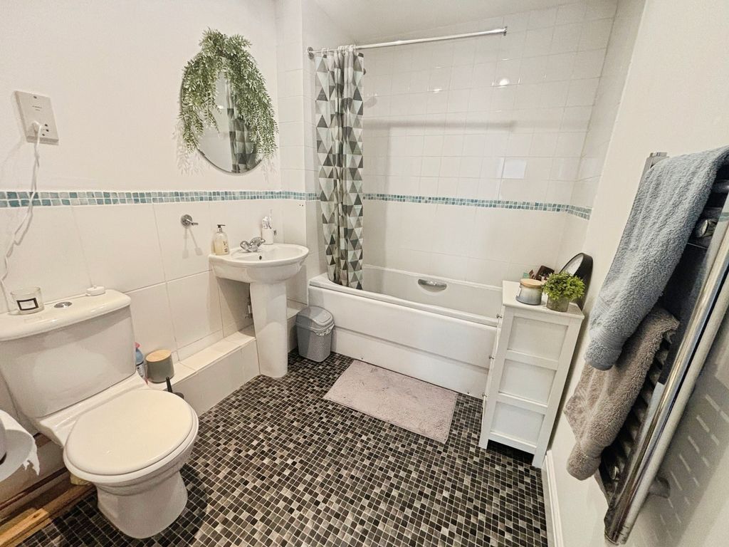 Additional image 8 of 2 bed flat for saleOlsen Rise, Lincoln LN2