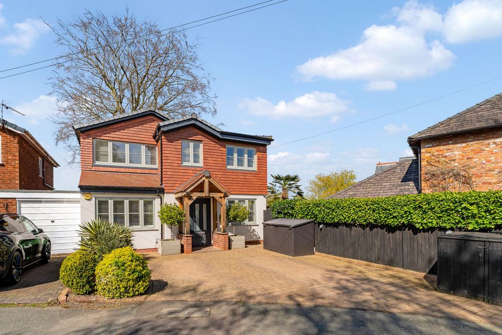 4 bed link detached house for saleBridge Close, Lymm WA13