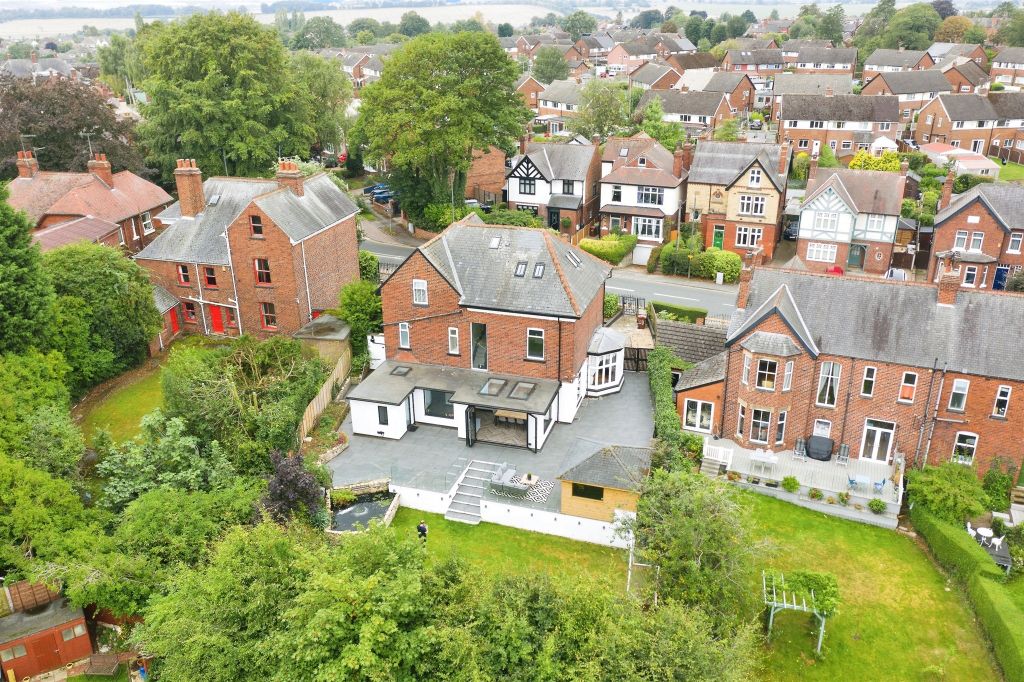 6 bed detached house for saleCarleton Road, Pontefract WF8 photo 2