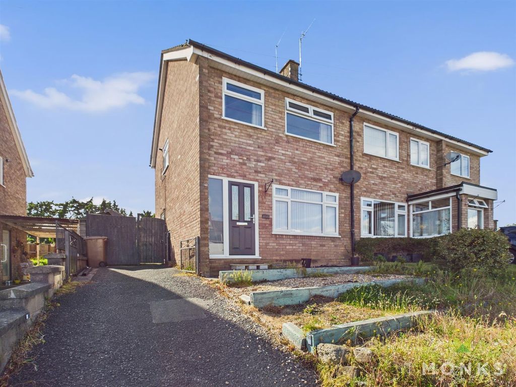 3 bed semi-detached house for salePrince Charles Road, Oswestry SY11