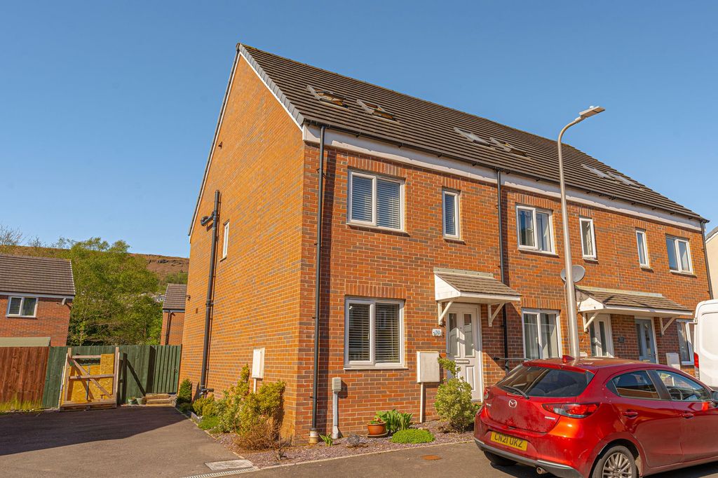 3 bed semi-detached house for saleMountain Ash CF45