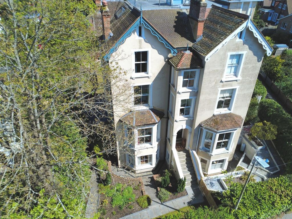 Additional image 32 of 5 bed semi-detached house for saleNewtown Road, Newbury RG14