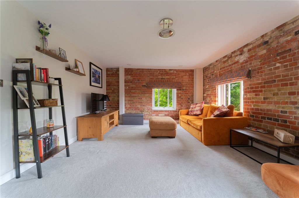 2 bed flat for saleSchool Lane, Mistley, Manningtree, Essex CO11 photo 5