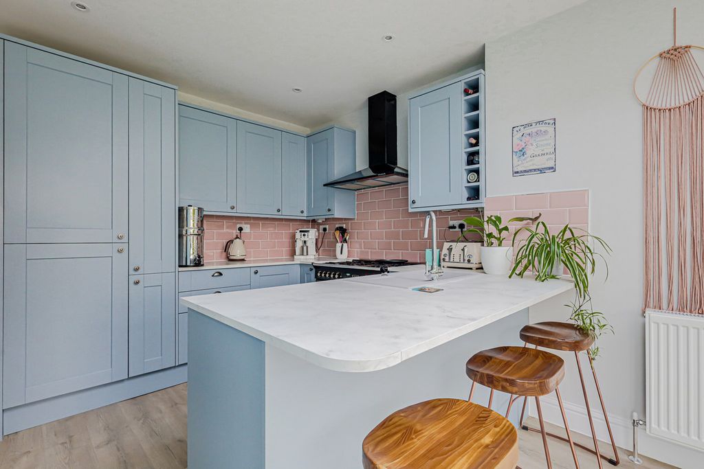 Additional image 11 of 2 bed flat for saleGrand Parade, Leigh-On-Sea SS9