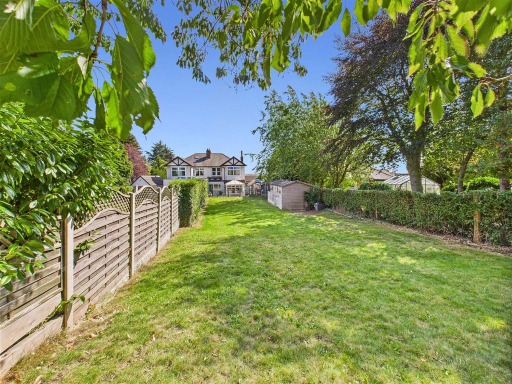 Additional image 3 of 4 bed semi-detached house for saleFerriby High Road, North Ferriby HU14
