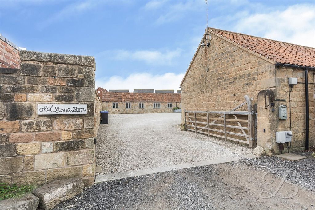 4 bed barn conversion for salePark Hall Farm, Mansfield Woodhouse, Mansfield NG19 photo 2