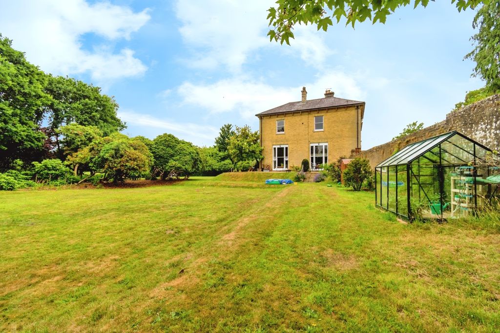 Additional image 15 of 3 bed flat for saleGosport Lane, Lyndhurst, Hampshire SO43