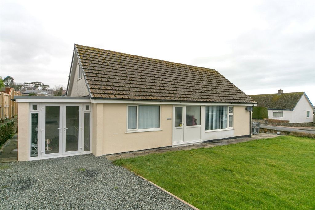 4 bed bungalow for saleRhianfa, Benllech, Isle Of Anglesey LL74