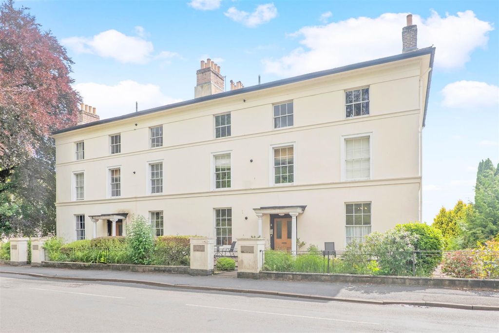 3 bed flat for saleGraham Road, Great Malvern WR14