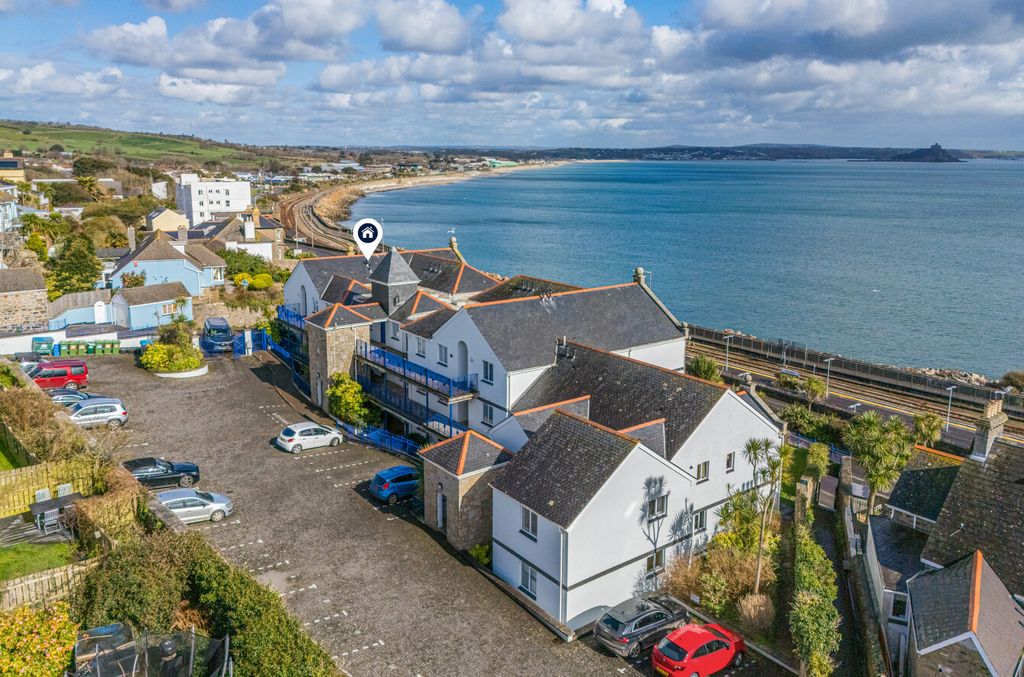 2 bed flat for saleChyandour Cliff, Penzance, Cornwall TR18