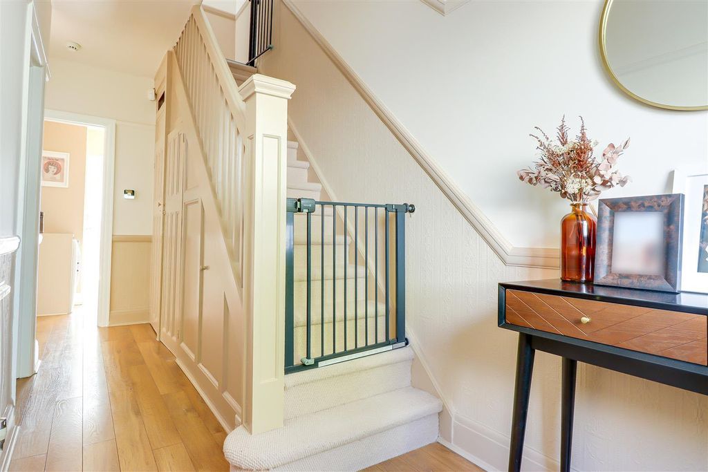 Additional image 2 of 3 bed semi-detached house for saleCheltenham Drive, Leigh-On-Sea SS9