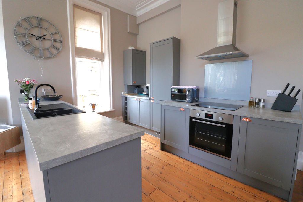 1 bed flat for saleWilder Road, Ilfracombe, Devon EX34 photo 4