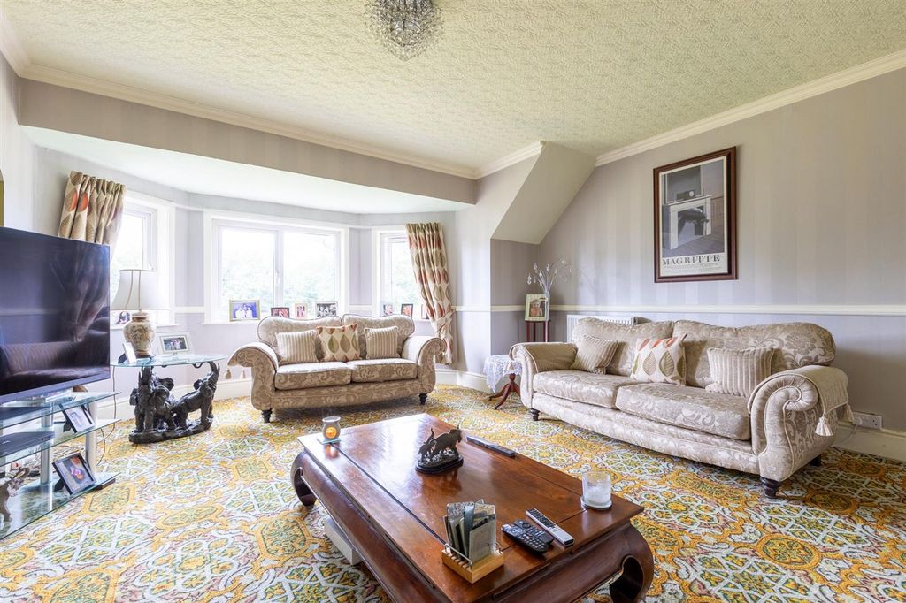 3 bed flat for saleChester Road, Stoke CW5 photo 5