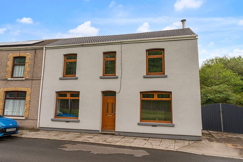 3 bed semi-detached house for saleHigh Street, Maesteg CF34
