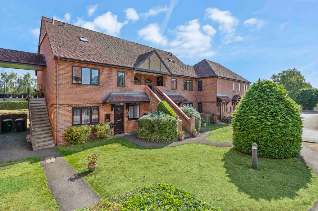 Additional image 17 of 3 bed flat for saleFlat 4, Denton Court, Bobmore Lane, Marlow, Buckinghamshire SL7
