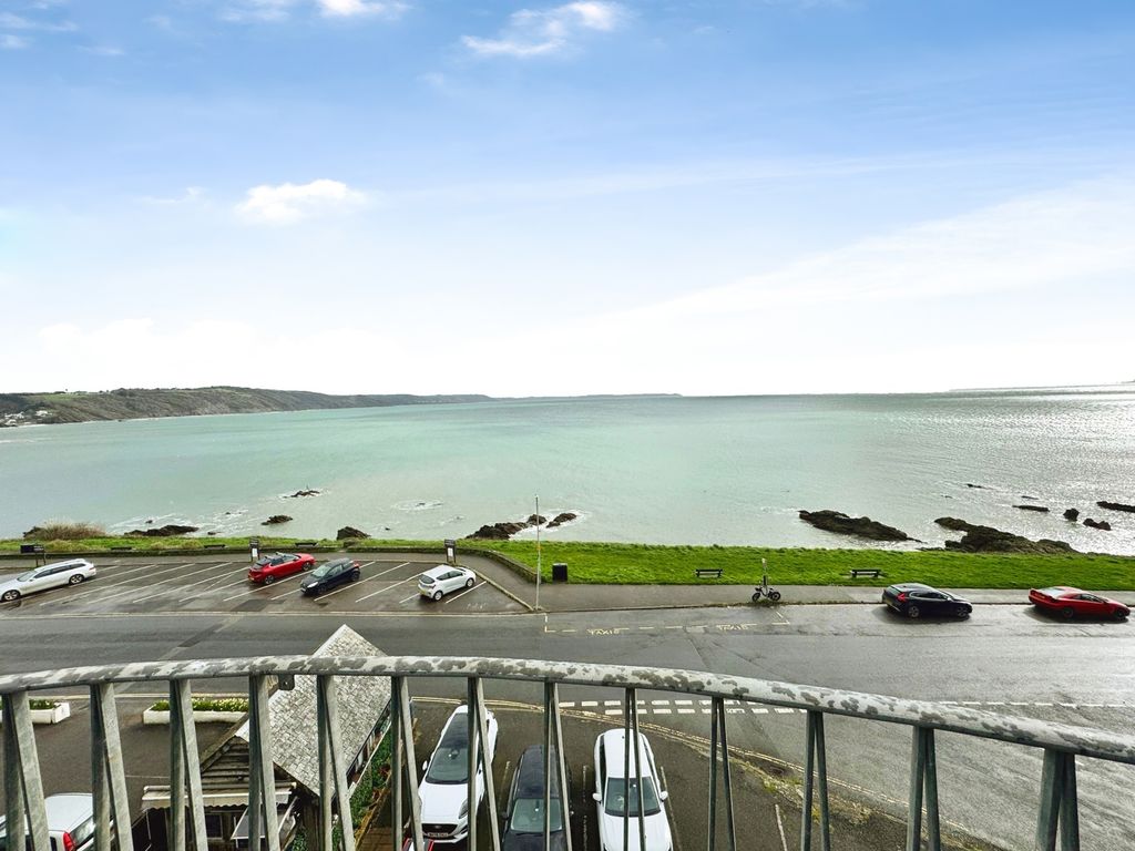2 bed flat for saleMarine Drive, Looe, Cornwall PL13 photo 5