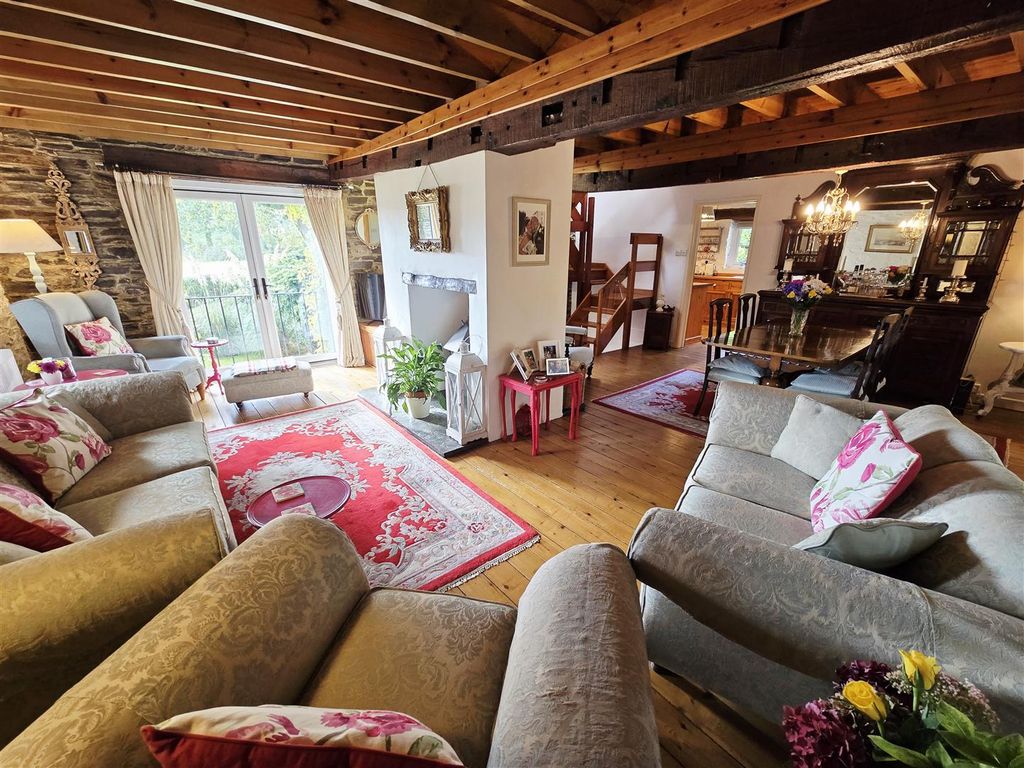 4 bed detached house for saleSt. Stephens, Launceston PL15 photo 2