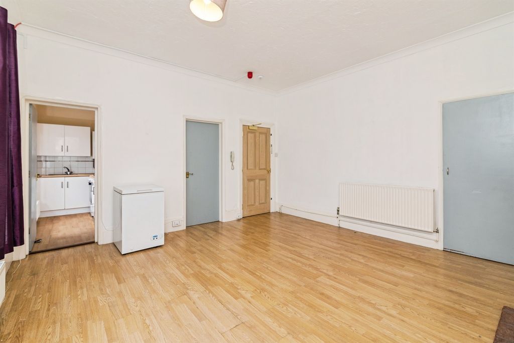 Studio for saleNorth Parade, Lowestoft NR32 photo 2