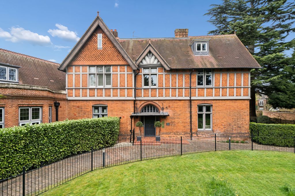 2 bed flat for saleListon Road, Marlow SL7