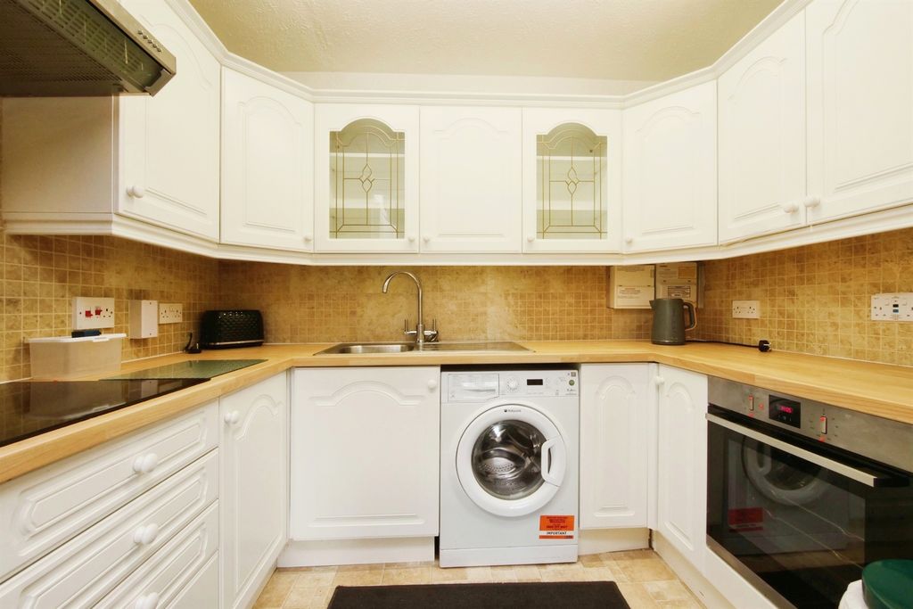 Additional image 9 of 2 bed flat for saleSt Marys Mews, York YO32