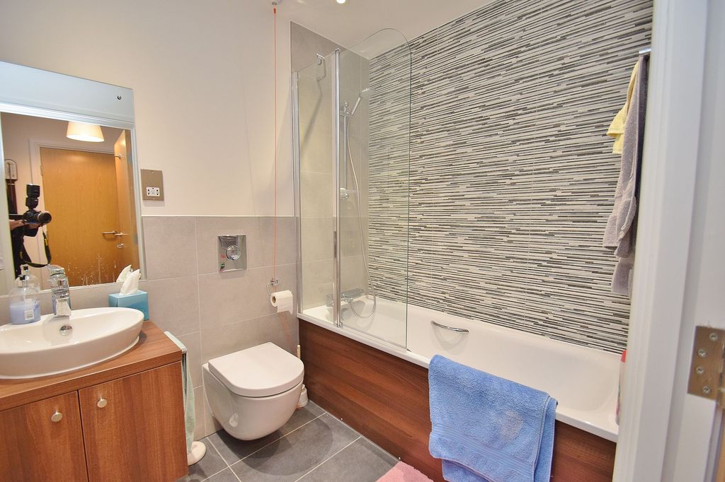 Additional image 4 of 2 bed flat for saleThe Retreat, Princes Risborough HP27