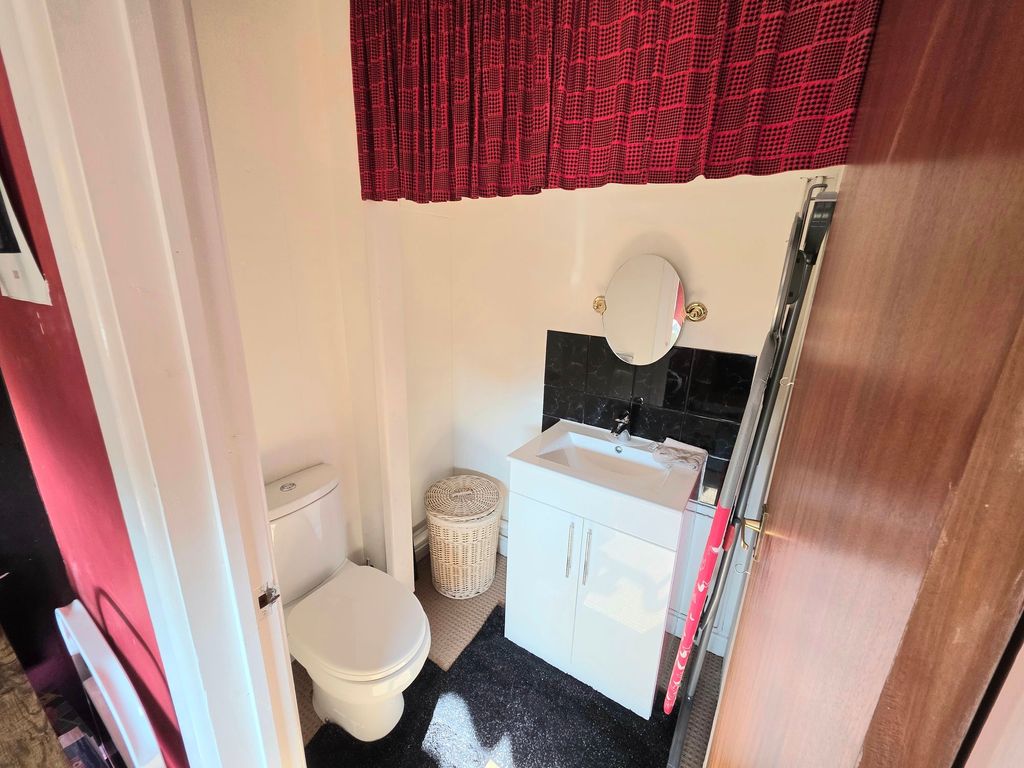 Additional image 9 of 5 bed detached house for saleSitwell Way, Port Talbot SA12