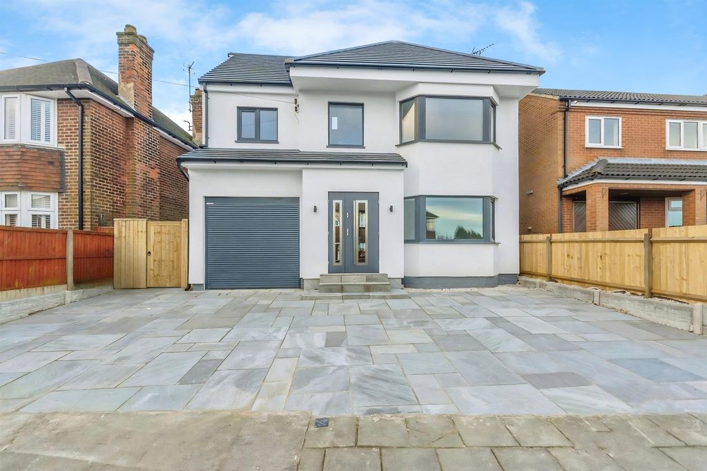 6 bed detached house for saleHillsway Crescent, Mansfield NG18