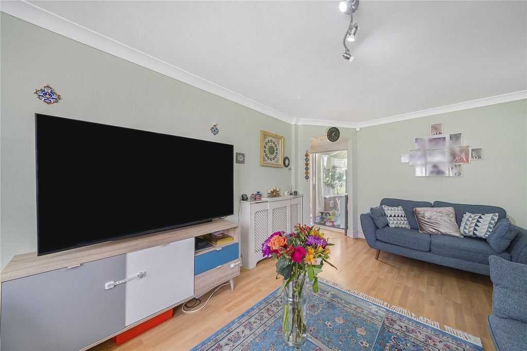 3 bed terraced house for salePitfield, Hartley, Longfield DA3 photo 3