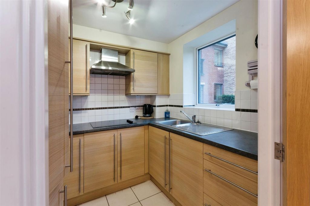 Additional image 5 of 2 bed flat for sale8 Westonia Court, 582-592 Wellingborough Road, Northampton NN3