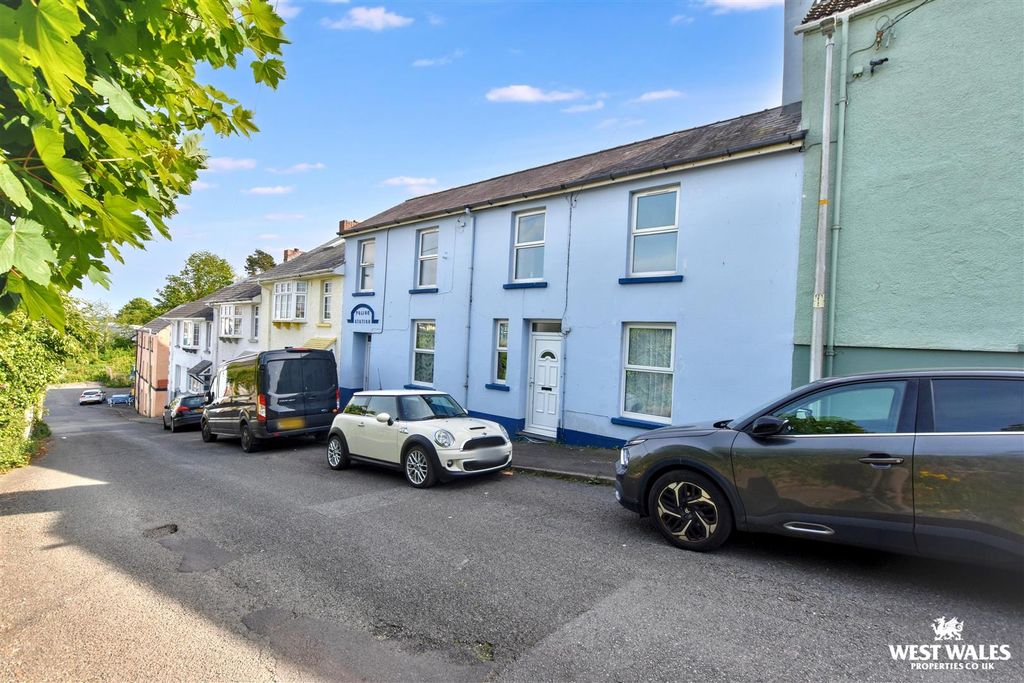 2 bed flat for saleLower Hill Street, Hakin, Milford Haven SA73