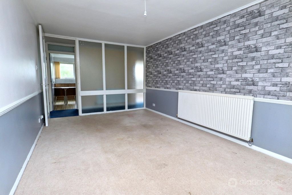 2 bed flat for saleCleaver Gardens, Nuneaton, Warwickshire CV10 photo 4