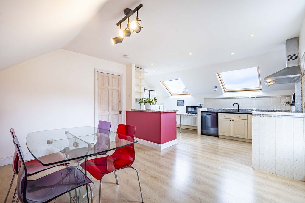 2 bed flat for saleDrury Lane, Lincoln LN1 photo 4