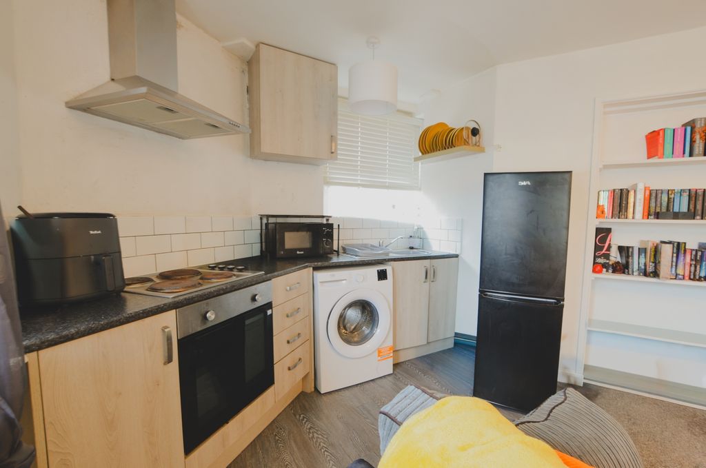 Additional image 9 of 1 bed flat for saleParade Square, Lostwithiel, Cornwall PL22