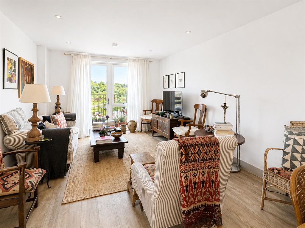 2 bed flat for salePullman Building NR3 photo 4