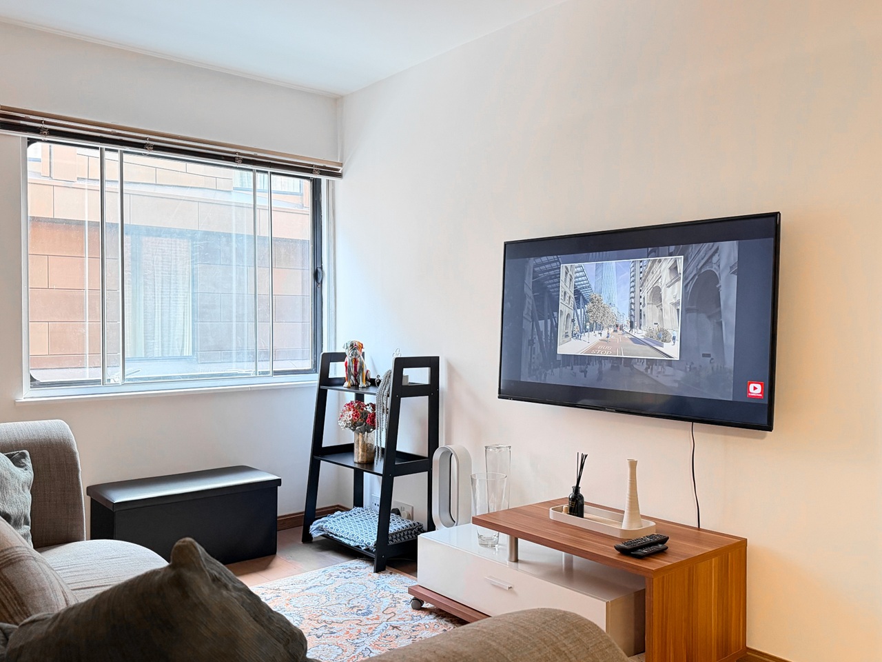 2 Bed Flat, Upper Thames Street, EC4V, N1 7GU photo 3