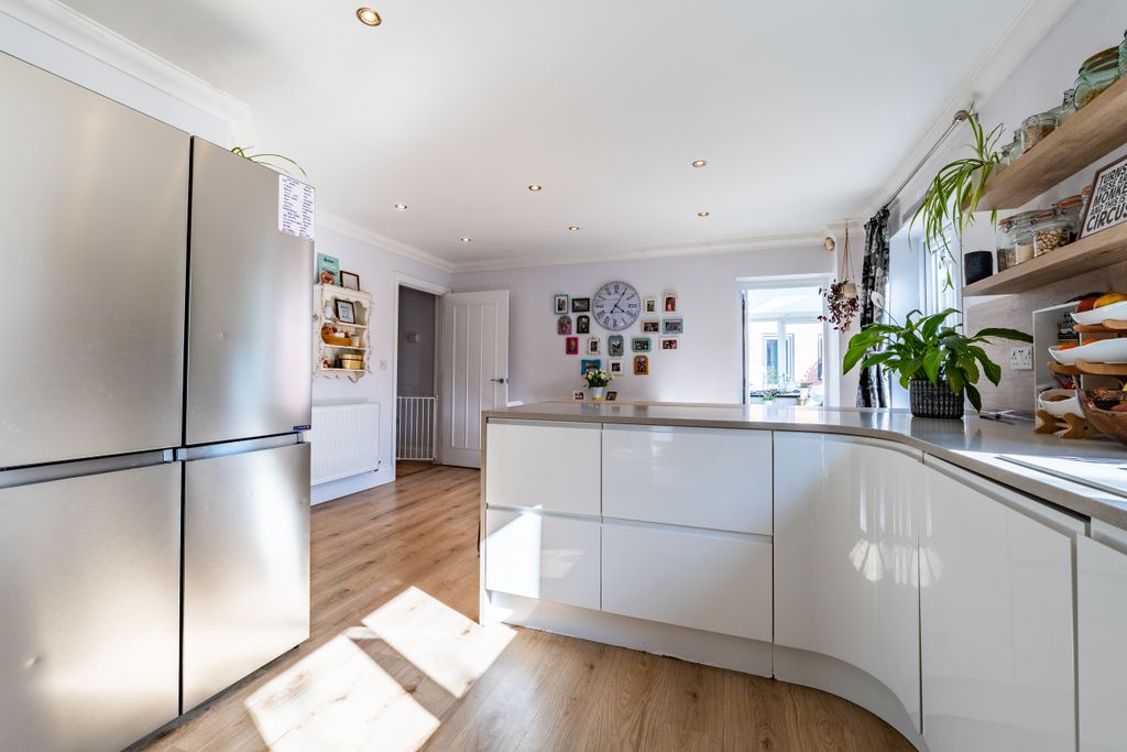 5 bed detached house for saleLarkfields, Newark, Nottinghamshire NG24 photo 5