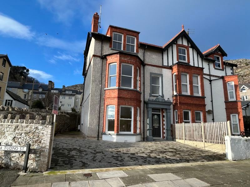4 bed semi-detached house for saleTudno Street, Llandudno LL30
