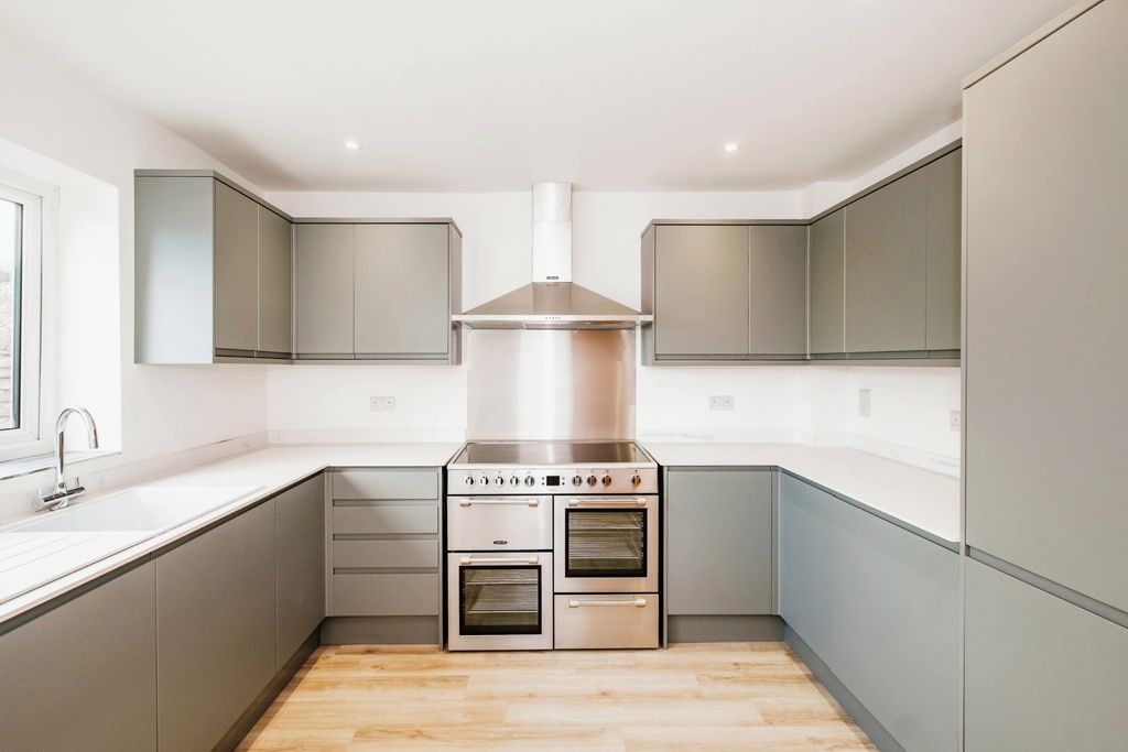 Additional image 5 of 2 bed flat for saleLondon Road, Watersfield, West Sussex RH20