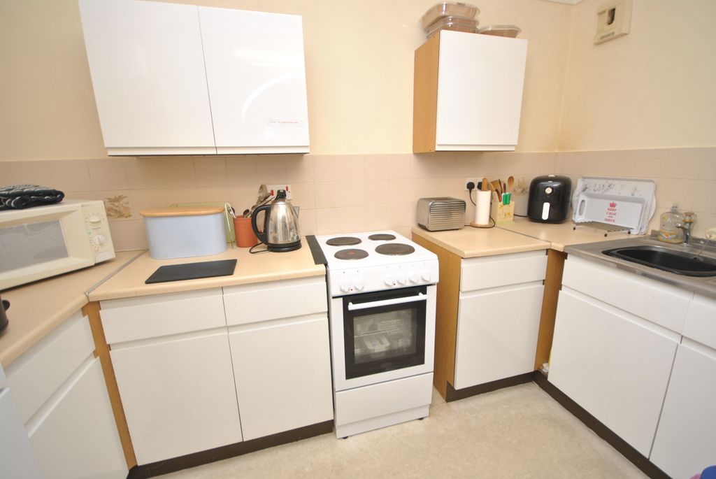 Additional image 5 of 2 bed flat for saleSt. Johns Park, Whitchurch SY13