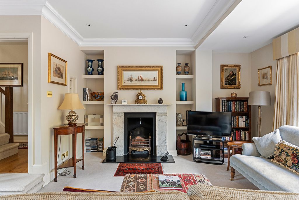 4 bed detached house for saleThe Downs, Leatherhead, Surrey KT22 photo 5
