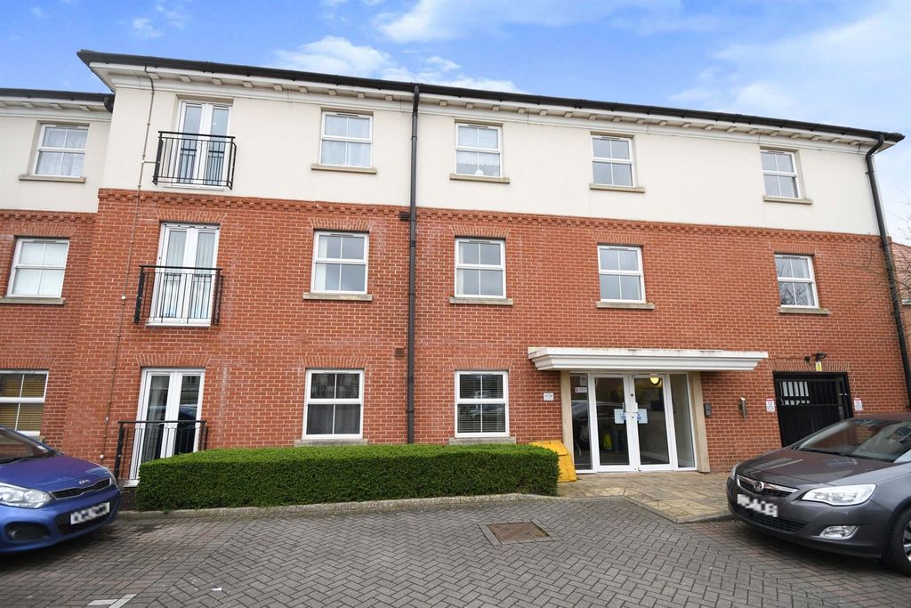 Additional image 4 of 2 bed flat for saleOlsen Rise, Lincoln LN2