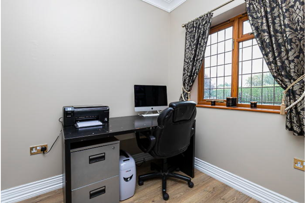 Additional image 7 of 4 bed terraced house for saleThe Sycamores, Essex CM5