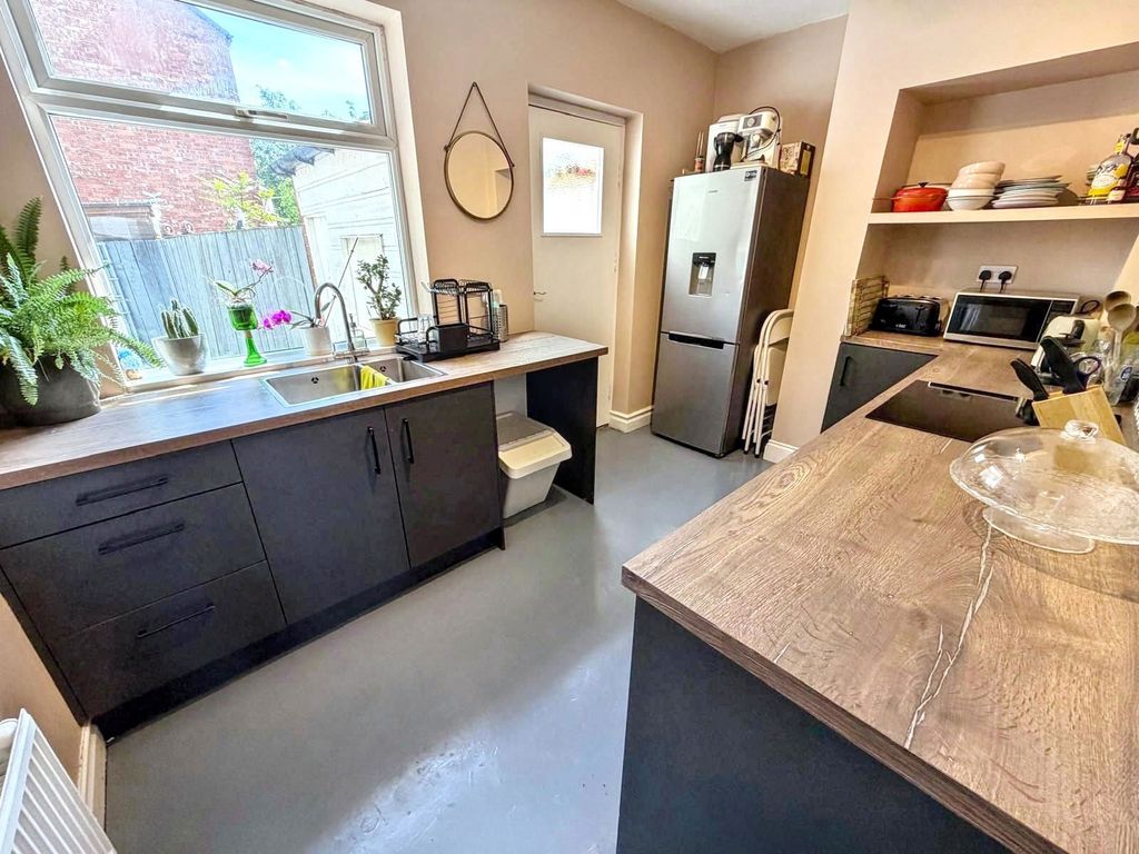 2 bed flat for saleOsborne Gardens, North Shields NE29 photo 2