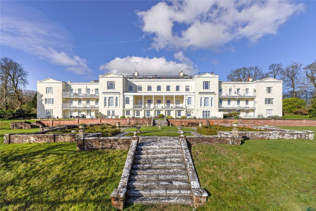 3 bed flat for saleSwan Green, Emery Down, Lyndhurst, Hampshire SO43