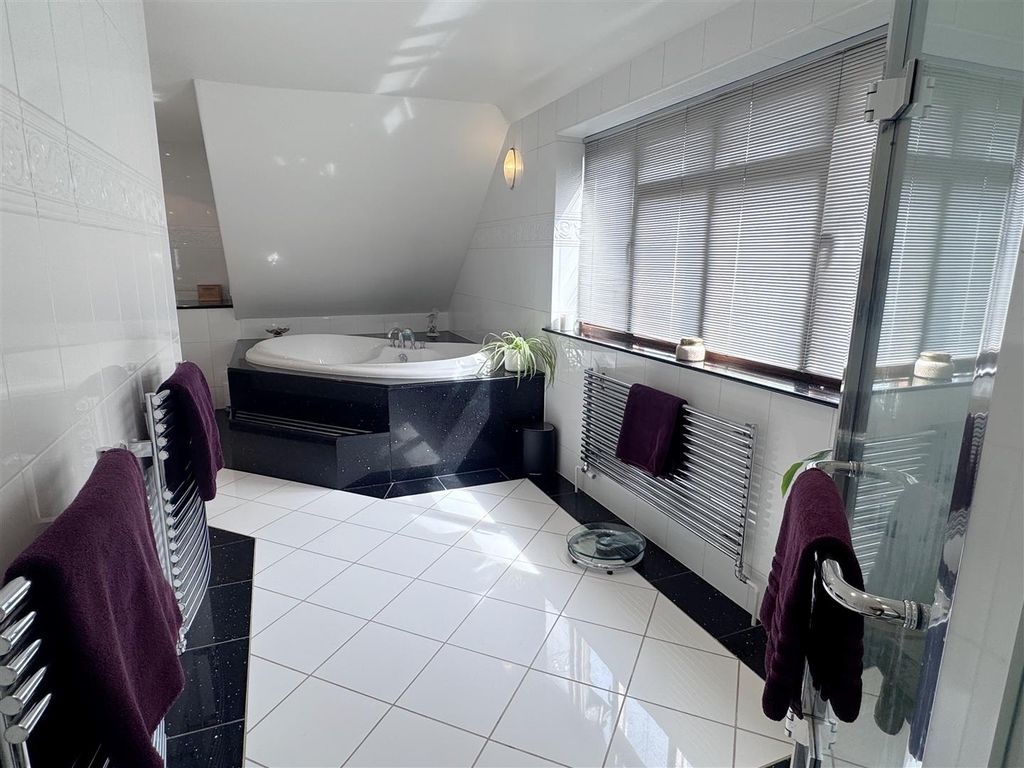 Additional image 25 of 6 bed detached house for saleBickleigh Ridge, Yew Gate, Newbury RG14