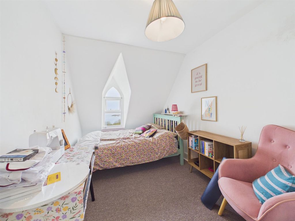 2 bed flat for saleLarkstone Terrace, Ilfracombe EX34 photo 3