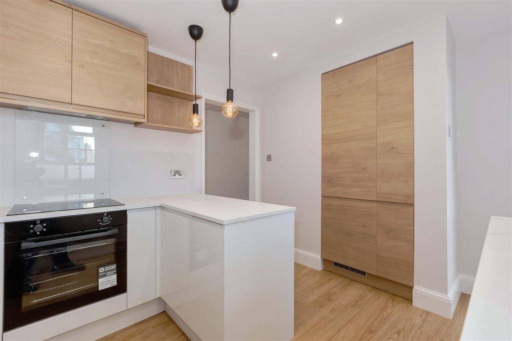 Additional image 5 of 3 bed flat for saleBrighton Road, Worthing BN11