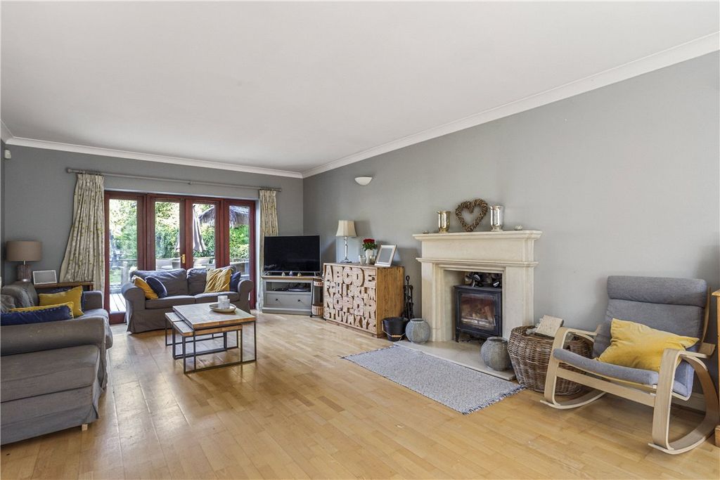 Additional image 3 of 6 bed detached house for saleKelham Gardens, Marlborough, Wiltshire SN8