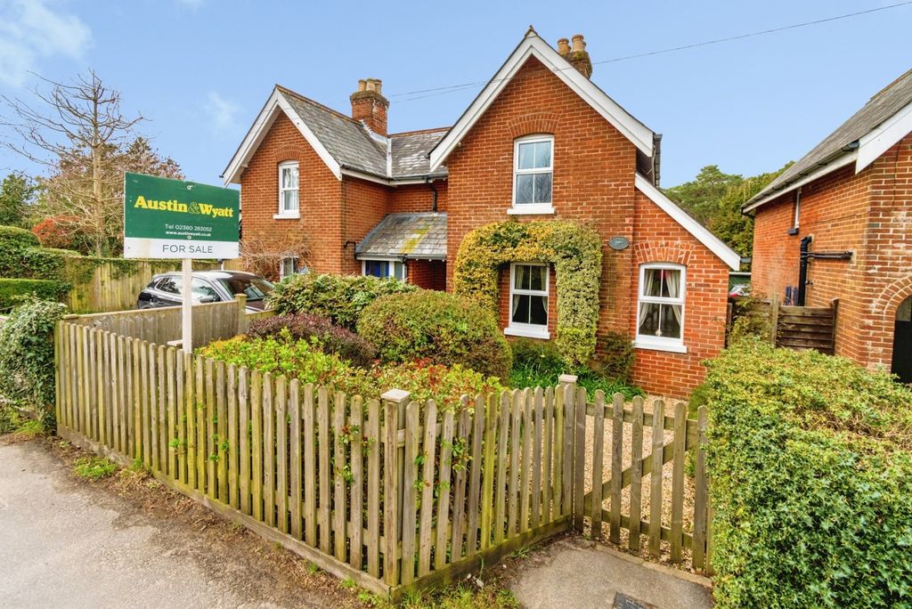 2 bed semi-detached house for saleSouthampton Road, Lyndhurst SO43
